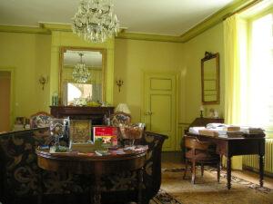 Salon de lecture du Chateau de Pintray Séjours aux châteaux