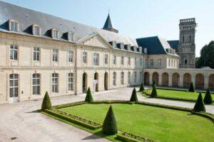 Caen Abbaye aux Dames Cloitre