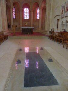 Caen Abbaye aux Dames coeur, Tombeau Reine Mathilde