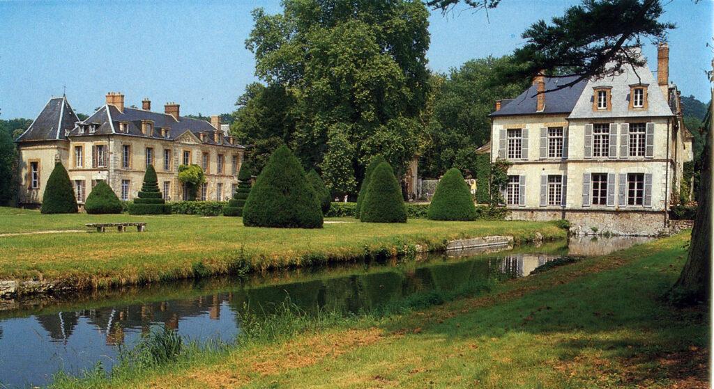 chateau du Saussay vu depuis les cascades