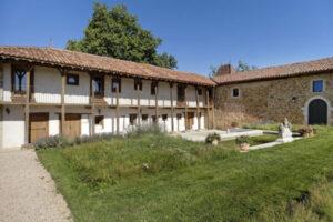Château de saint-marcel de Félines Cour des communs