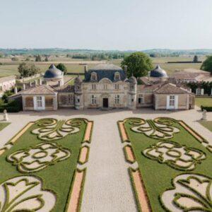 Visit the Château de Malle, its parks and its vineyard